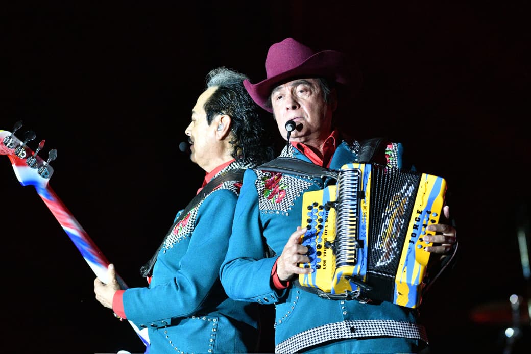 Cierra primer día la Feria Tabasco con espectacular concierto de Los Tigres del Norte, con lleno total!…