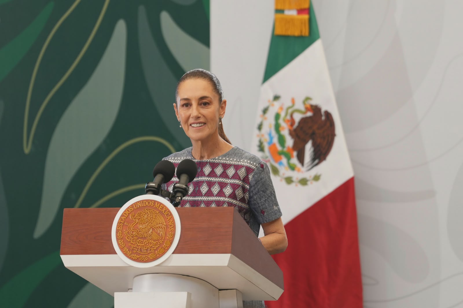 Sheinbaum anuncia jornada laboral de 40 horas y salario base ligado al promedio del IMSS