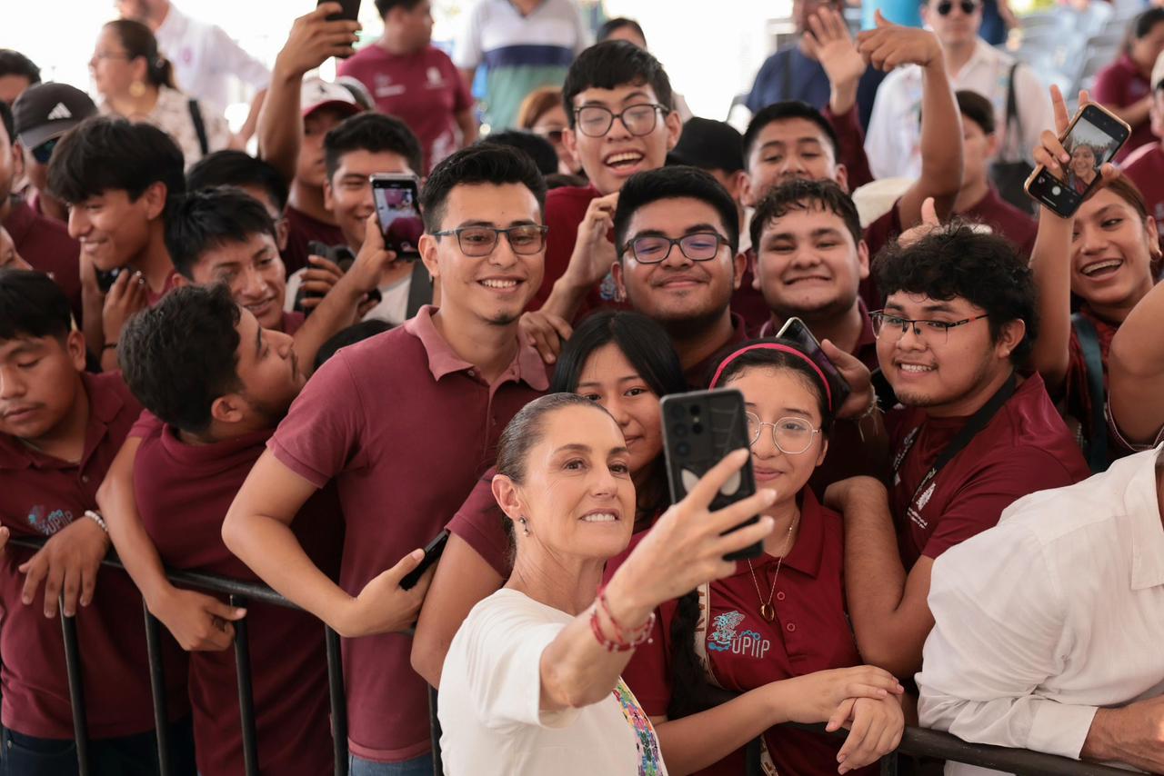Sheinbaum anuncia beca universal para universitarios en Chiapas desde Palenque