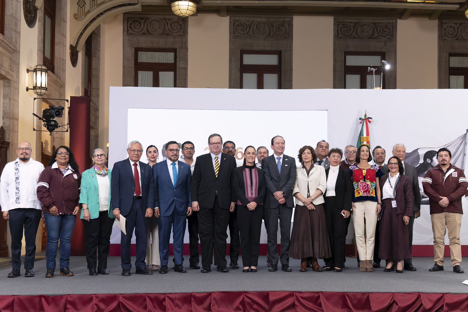 Claudia Sheinbaum presenta Comité de Científicos y Especialistas para analizar explotación de gas natural no convencional (fracking)…