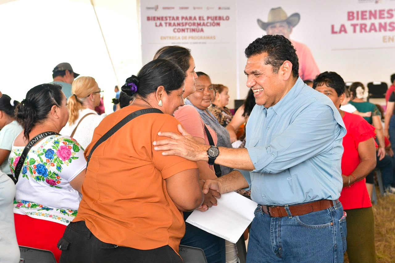 Miles de familias de Emiliano Zapata reciben apoyos sociales; Javier May destaca combate a la corrupción y bienestar directo