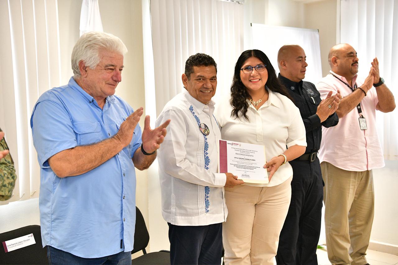 Gobernador Javier May recibe acreditación del C-3; “vamos en camino correcto para garantizar seguridad a los tabasqueños”, destaca…