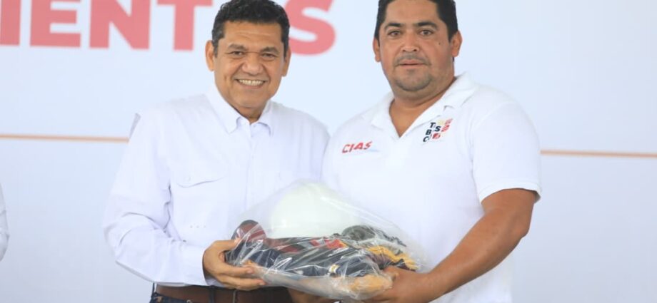 Gobierno de Tabasco invierte más de 3.1 millones de pesos en equipo para trabajadores de la CEAS