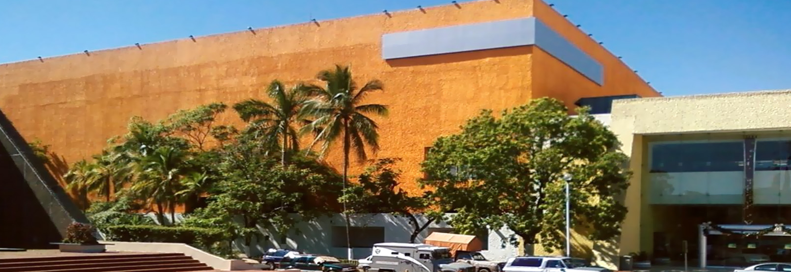 Gobierno de Tabasco lanza licitación pública nacional para venta del Centro de Convenciones y Gimnasio “La Choca”…