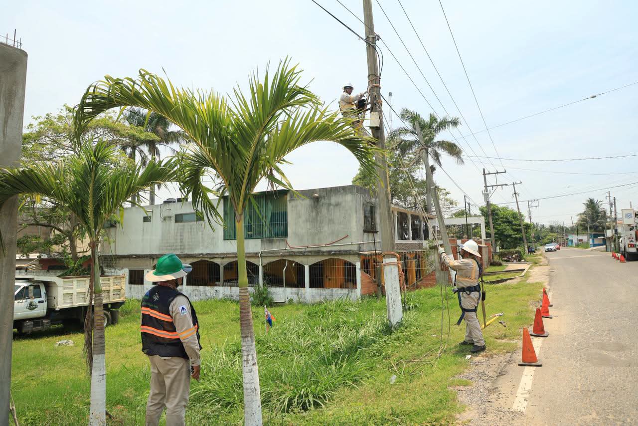 Gobierno de Tabasco refuerza atención en comunidades afectadas por fallas eléctricas y coordina acciones con CFE