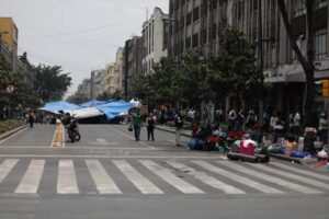 CNTE acuerda mantener paro nacional y fortalecer plantón en el Zócalo de la Ciudad de México