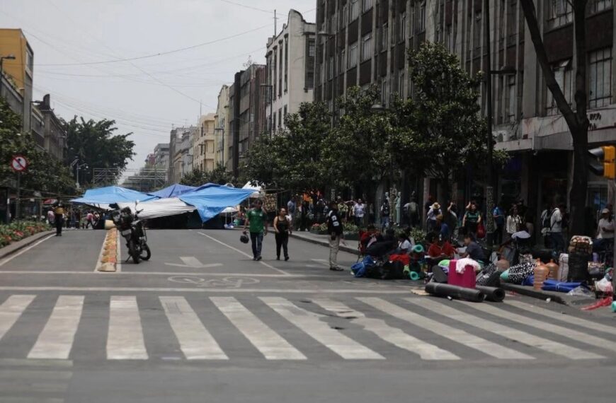 CNTE acuerda mantener paro nacional y fortalecer plantón en el Zócalo de la Ciudad de México