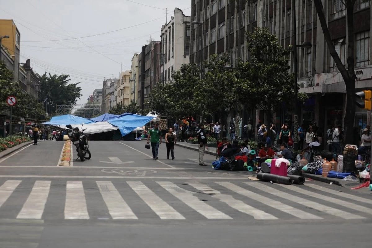 CNTE acuerda mantener paro nacional y fortalecer plantón en el Zócalo de la Ciudad de México