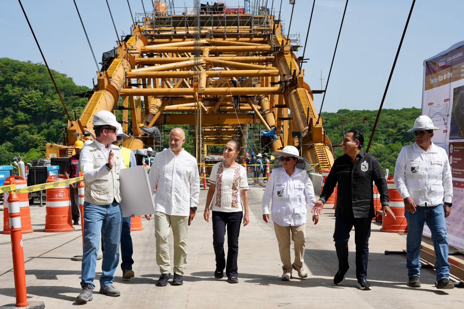 Sheinbaum supervisa puente Rizo de Oro en Chiapas; destaca que será una obra de justicia social