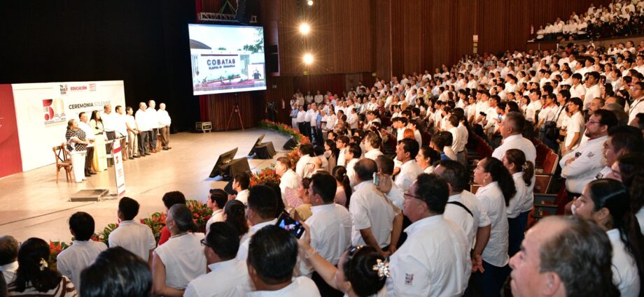 Javier May encabeza el 50 aniversario del Cobatab y refrenda apoyo a la educación de la juventud tabasqueña