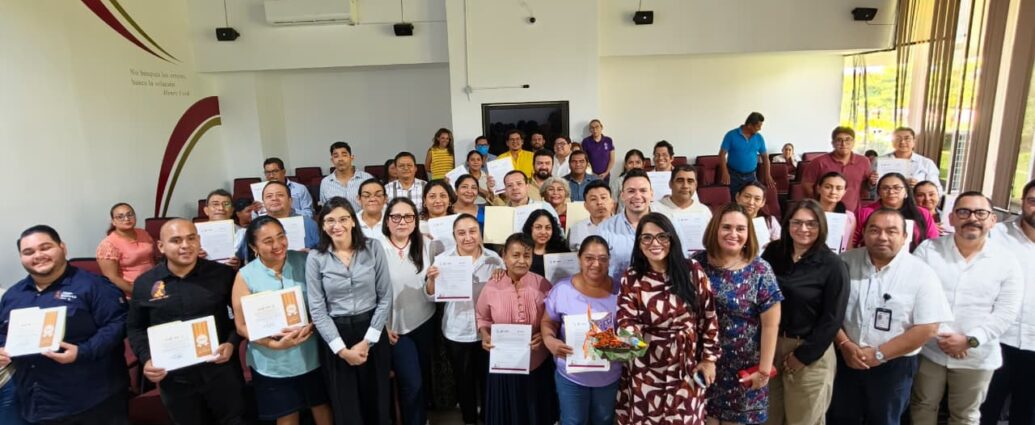 Impulsan a emprendedores tabasqueños con entrega de apoyos para obtener códigos de barras