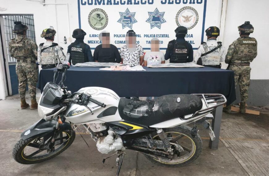 Detienen a tres personas con armas de alto calibre y droga durante operativo en Comalcalco