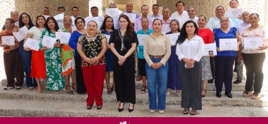 Reconoce Secretaría Anticorrupción y Buen Gobierno trayectoria de servidores públicos en Tabasco