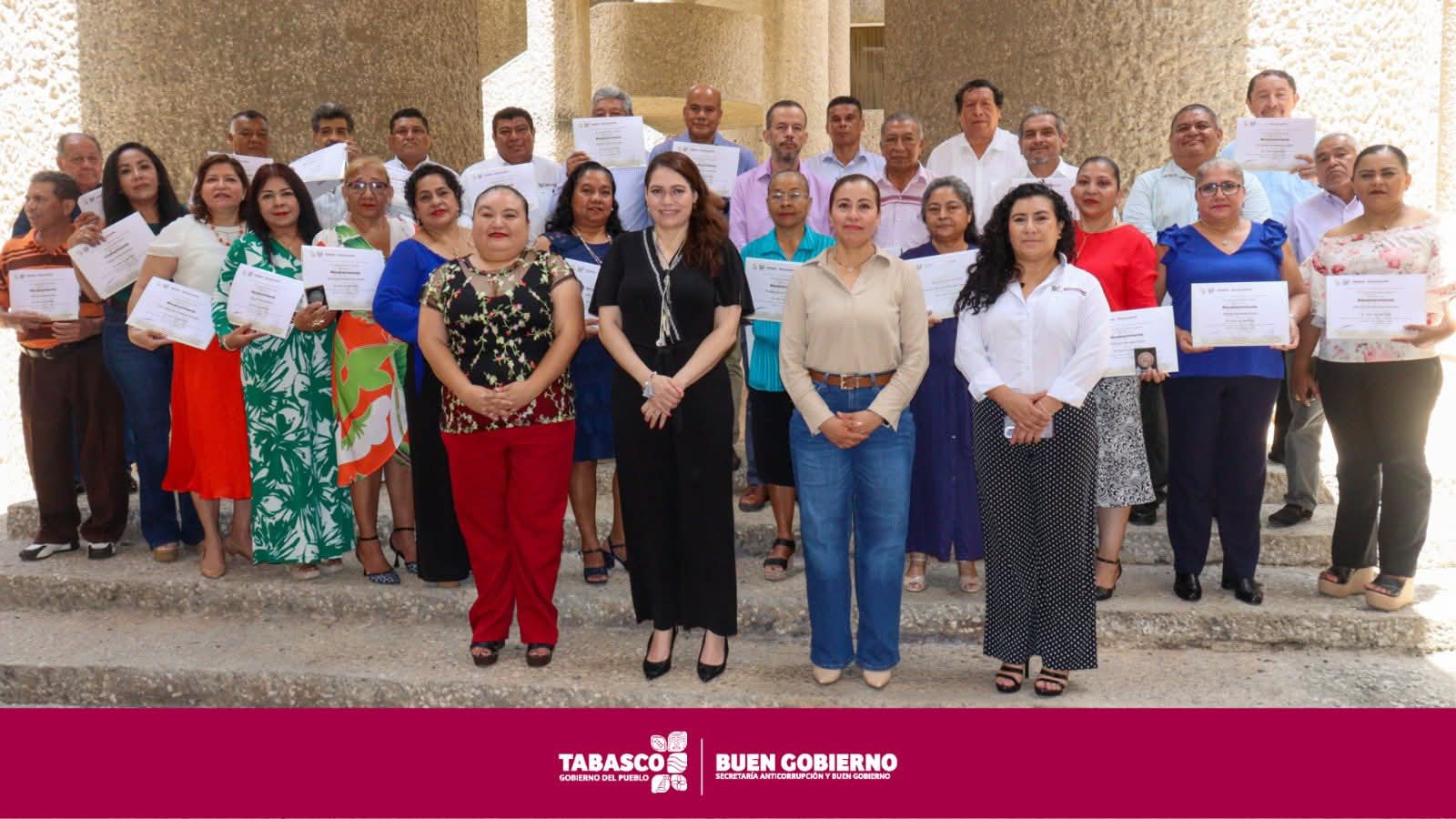 Reconoce Secretaría Anticorrupción y Buen Gobierno trayectoria de servidores públicos en Tabasco