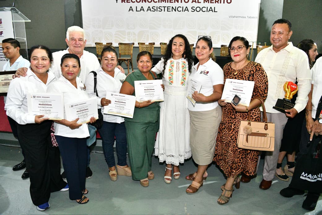 Reconocen a 202 trabajadores del DIF Tabasco por años de servicio y compromiso con la asistencia social