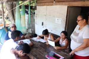 Ruth Benicio Morales transforma vidas a través de la educación para adultos en Paraíso