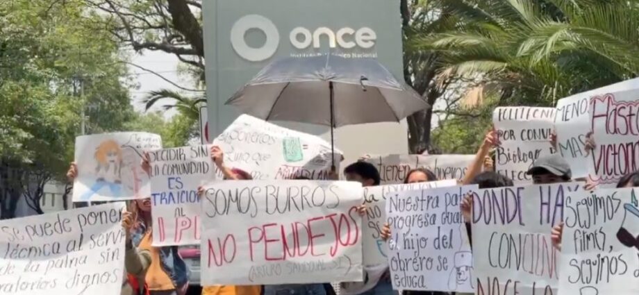 Estudiantes del IPN rechazan nueva respuesta de la SEP y mantienen toma de Canal Once