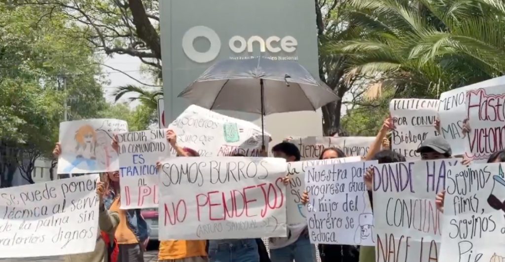 Estudiantes del IPN rechazan nueva respuesta de la SEP y mantienen toma de Canal Once