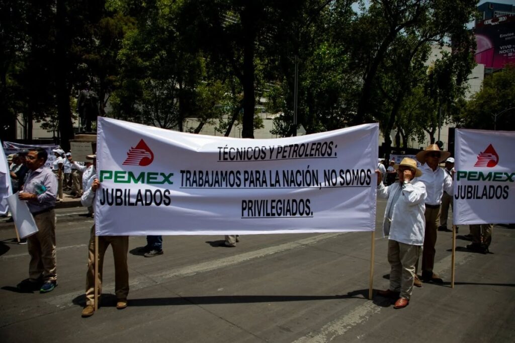 Jubilados de Pemex anuncian acuerdos sobre pensiones, pero mantendrán defensa de sus derechos