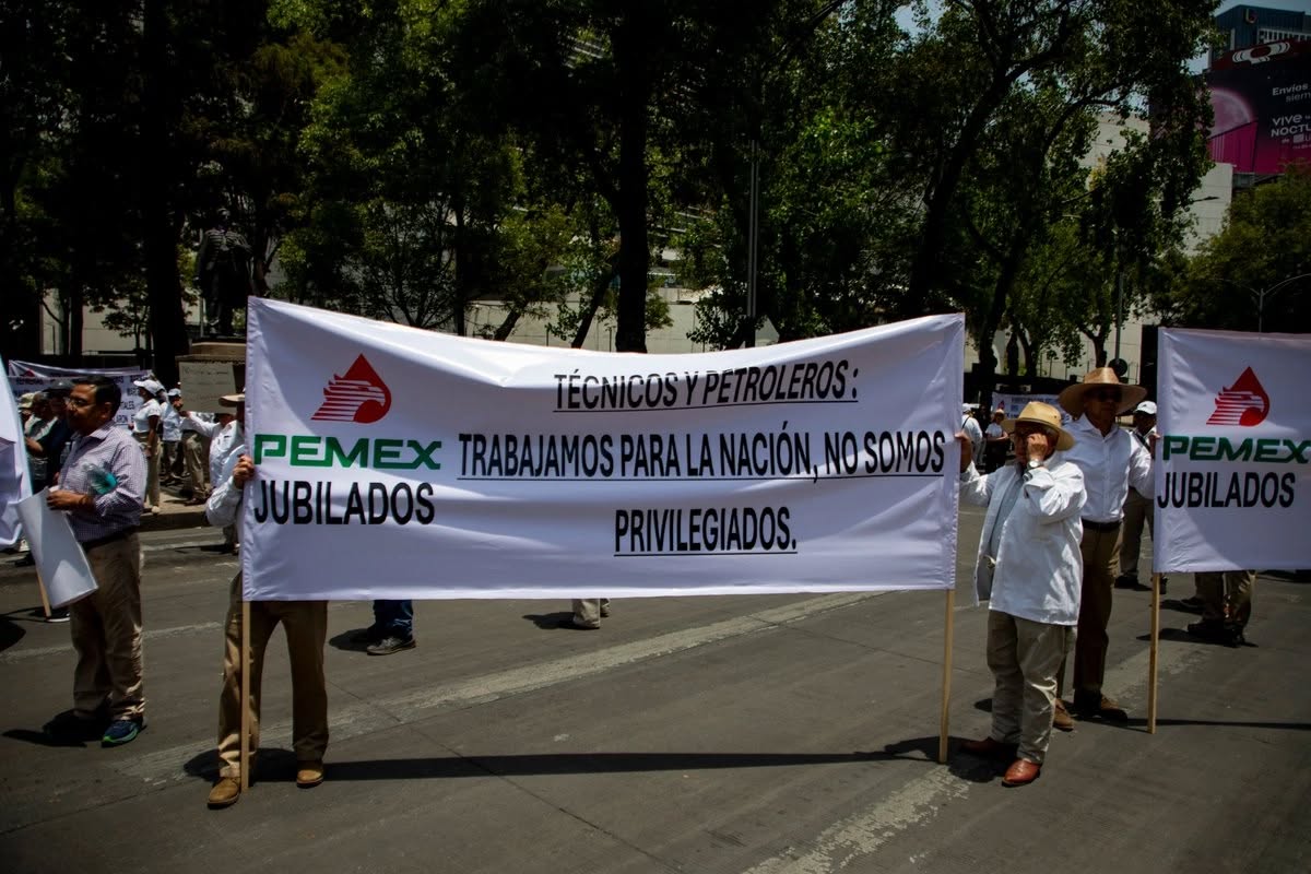 Jubilados de Pemex anuncian acuerdos sobre pensiones, pero mantendrán defensa de sus derechos