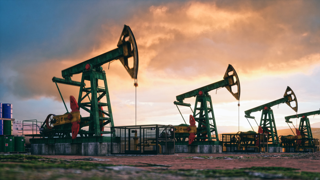 Caen hasta 5% los precios del petróleo tras anuncio de Trump sobre posible acuerdo con Irán