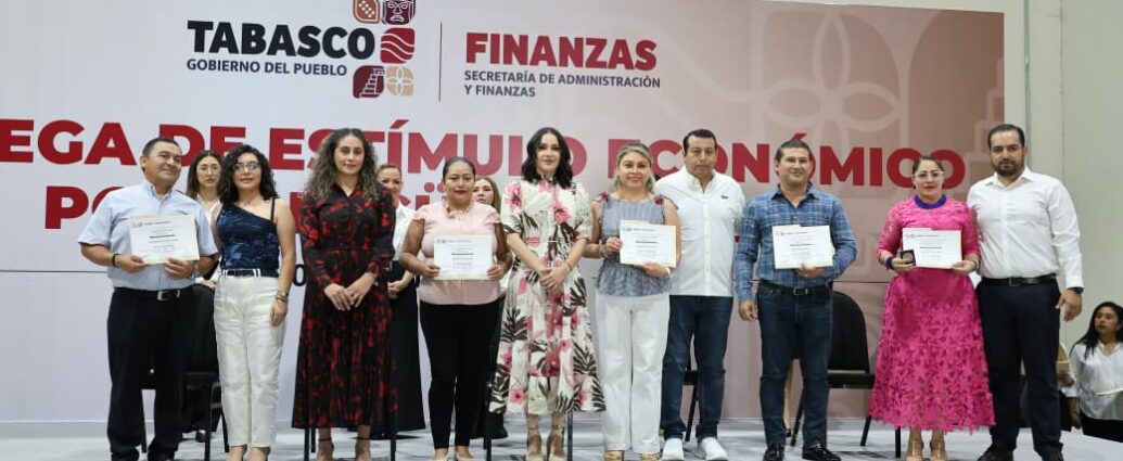 Reconoce Gobierno del Pueblo trayectoria y compromiso de 180 servidores públicos tabasqueños