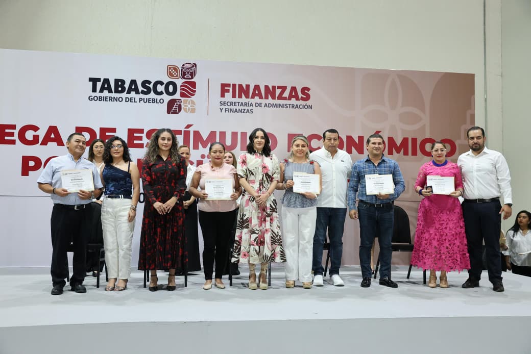 Reconoce Gobierno del Pueblo trayectoria y compromiso de 180 servidores públicos tabasqueños