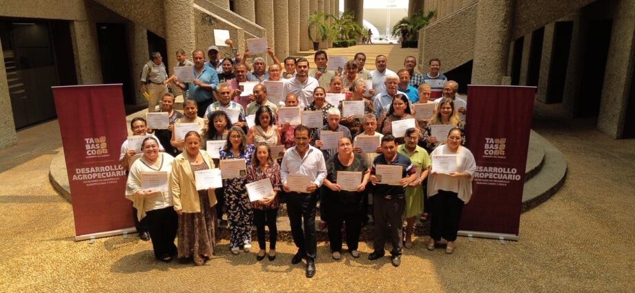 SEDAP reconoce trayectoria de trabajadores con hasta 45 años de servicio público en Tabasco