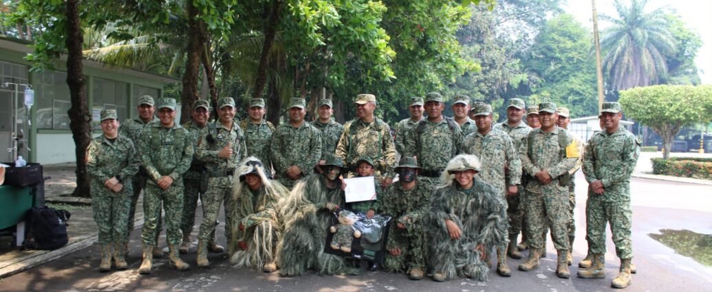 José Guillermo cumple su sueño de ser militar por un día en Comalcalco