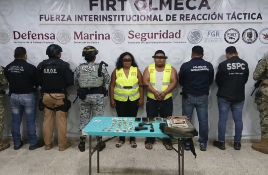 Detienen a dos presuntos integrantes de “La Barredora” con drogas y armas en Teapa