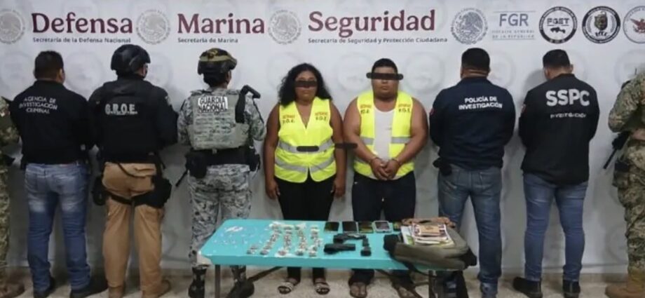 Detienen a dos presuntos integrantes de “La Barredora” con drogas y armas en Teapa