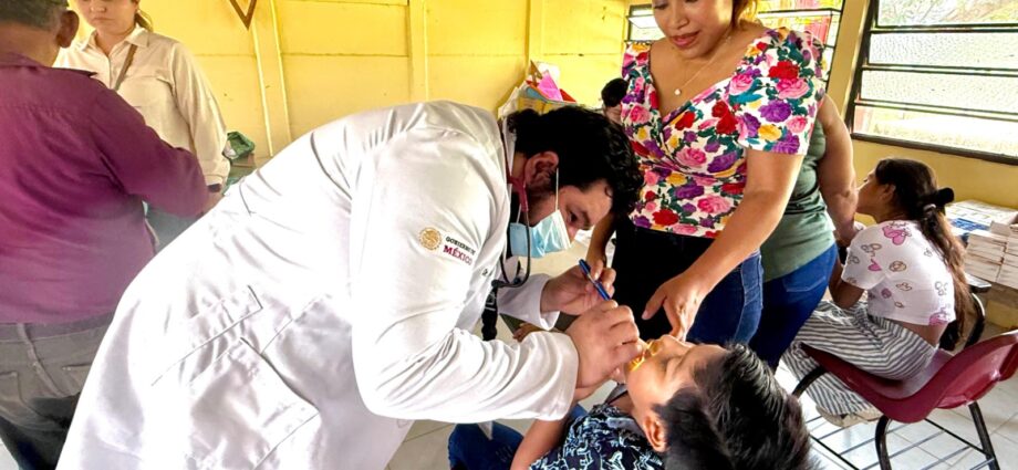 Caravana Acuática lleva salud y servicios gratuitos a comunidades ribereñas de Jonuta