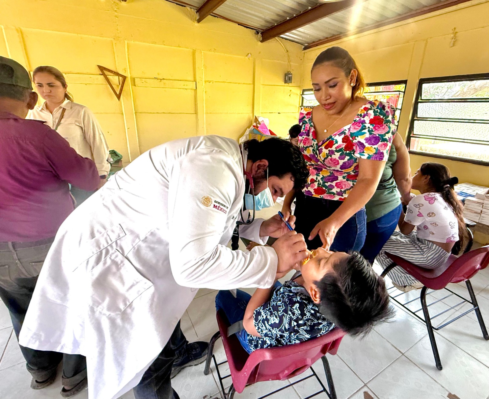 Caravana Acuática lleva salud y servicios gratuitos a comunidades ribereñas de Jonuta