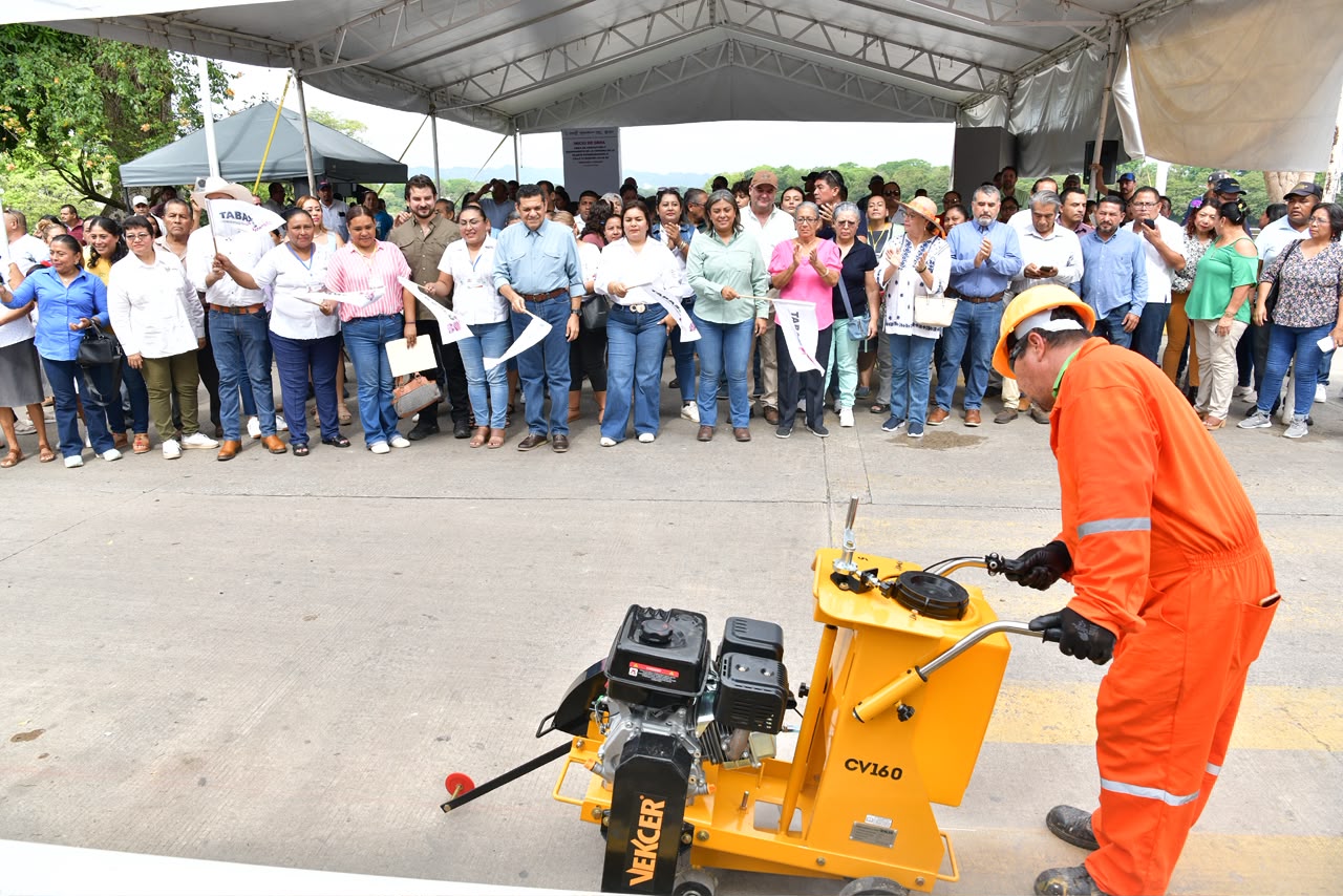 Javier May anuncia inversión de 20 millones de pesos para garantizar agua potable a colonias de Tenosique