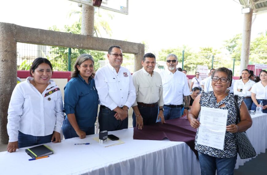 Entrega Javier May 13 títulos de propiedad a familias de Centla; avanza regularización patrimonial