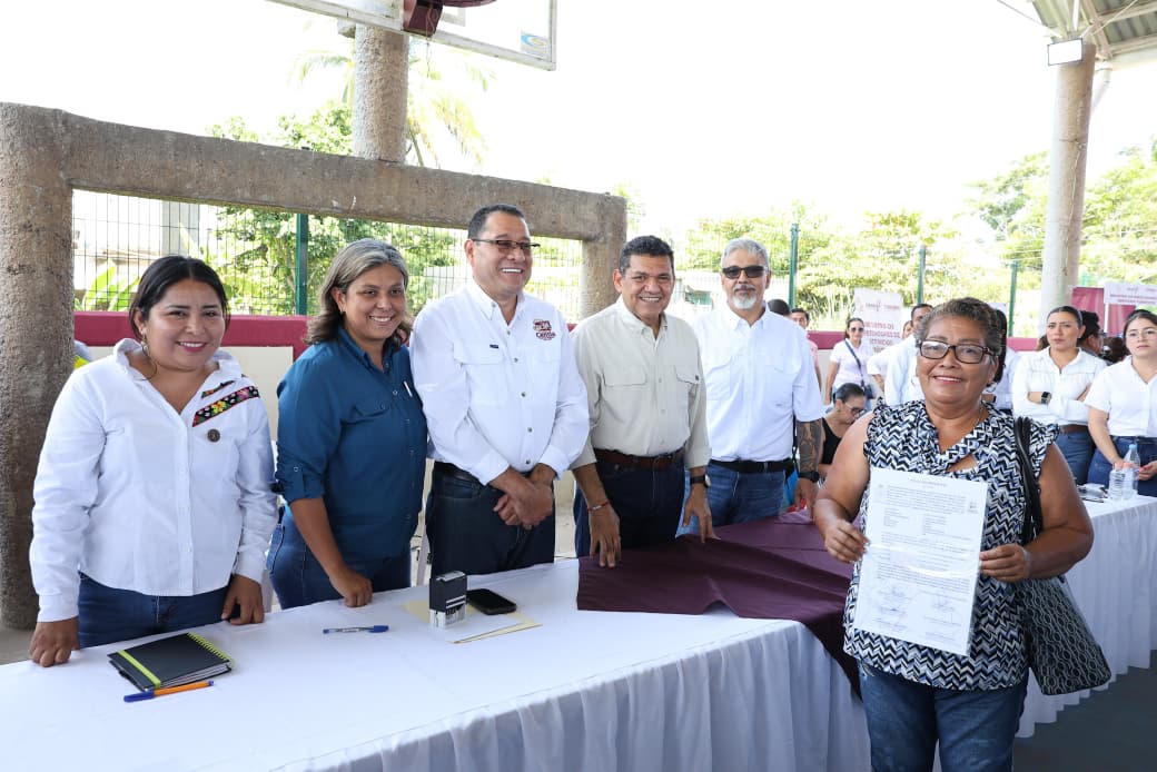 Entrega Javier May 13 títulos de propiedad a familias de Centla; avanza regularización patrimonial