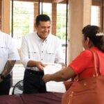 Entrega Javier May títulos de propiedad a familias de Jalpa de Méndez; garantizan certeza jurídica sobre su patrimonio