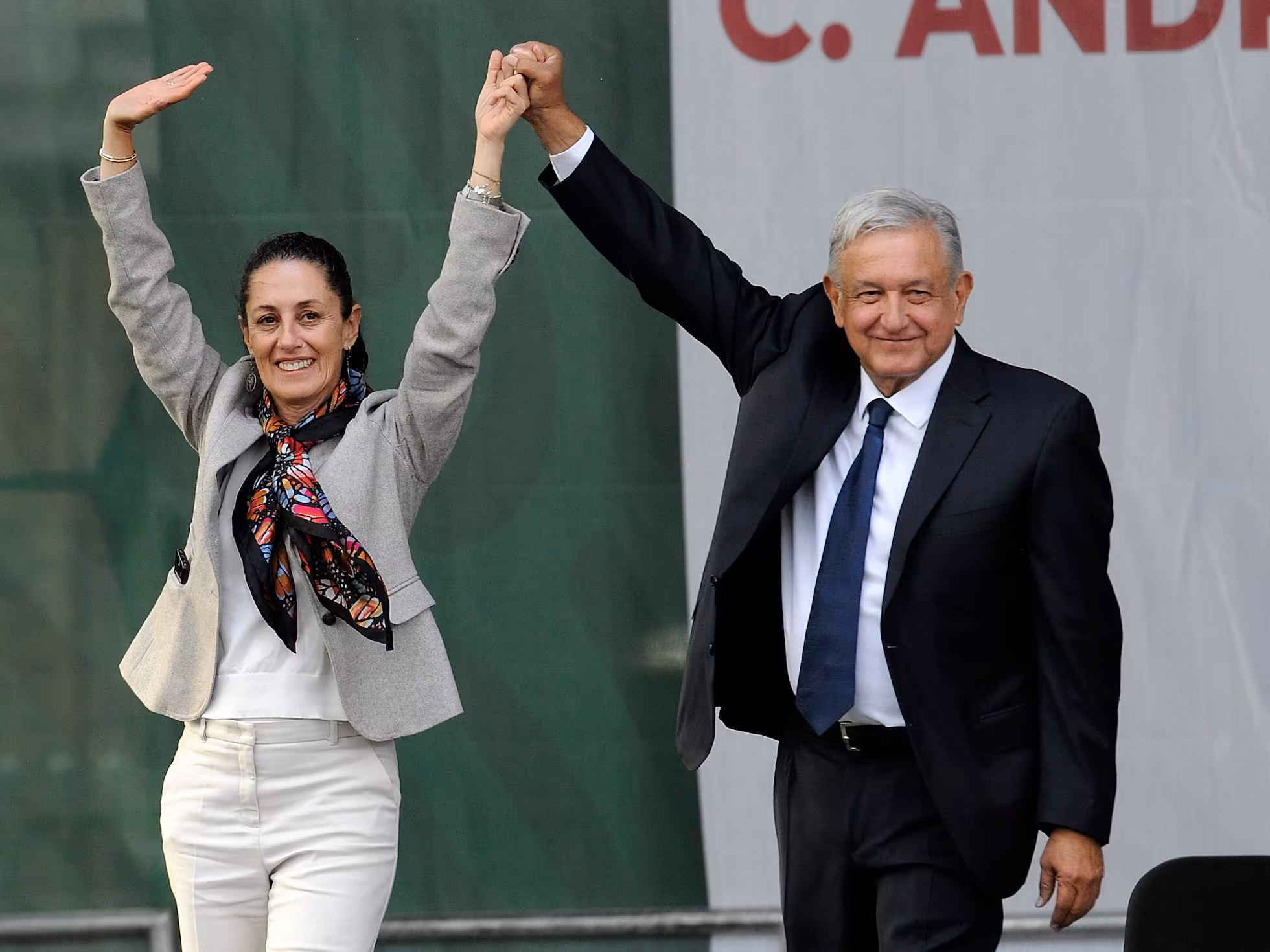 Reaparece AMLO y ratifica apoyo a la presidenta CSP; denuncia que EU “trama debilitar” a Morena para fortalecer a la corrupta y mafiosa derecha…