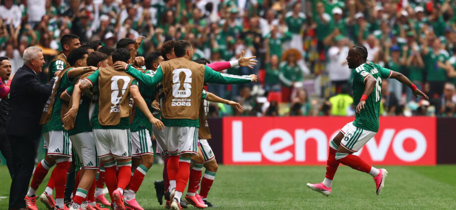 México derrota a Sudáfrica en un Azteca histórico