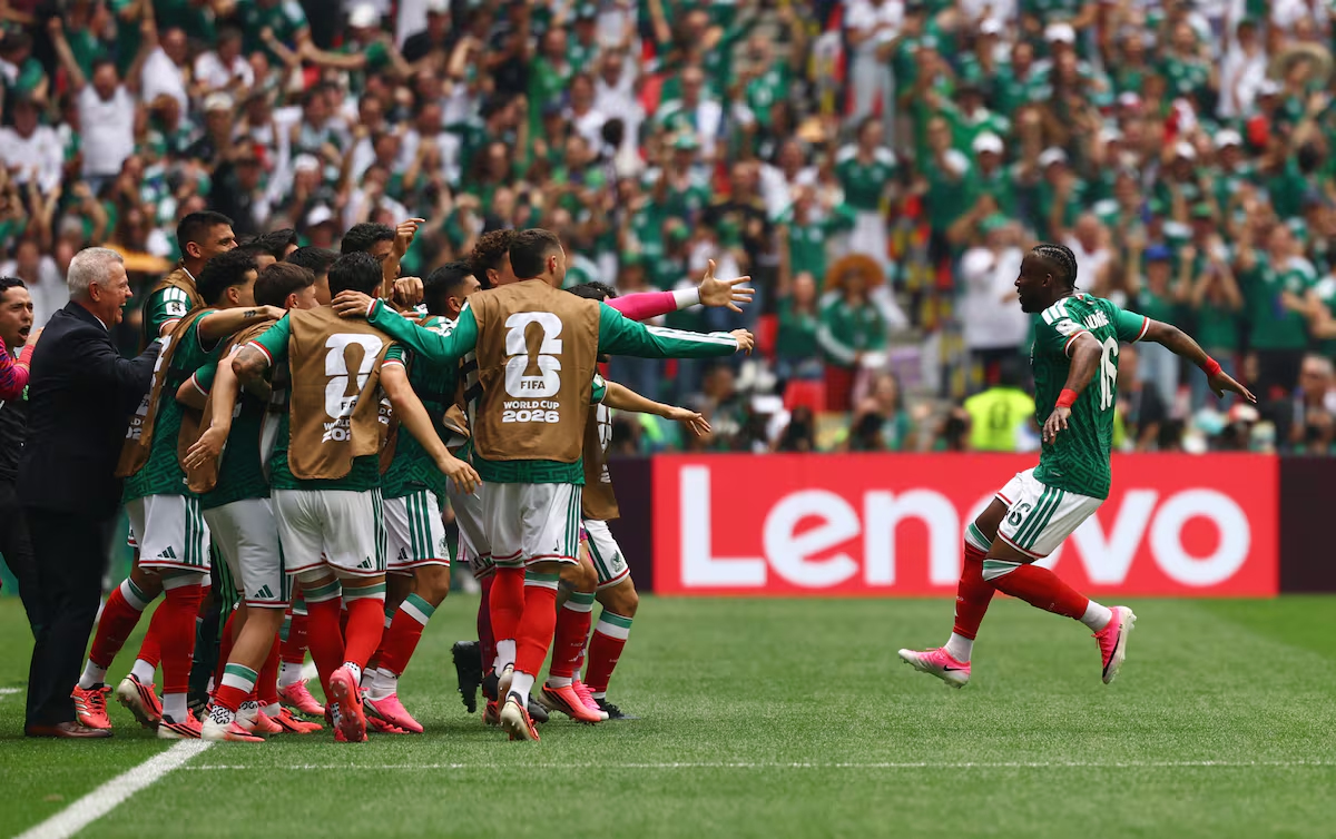 México derrota a Sudáfrica en un Azteca histórico