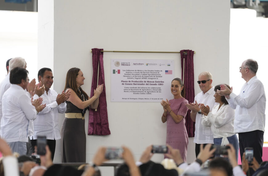 Presidenta CSP, embajador y Secretaria de Agricultura de EU, inauguran en Chiapas planta de producción de moscas estériles del gusano barrenador del ganado…