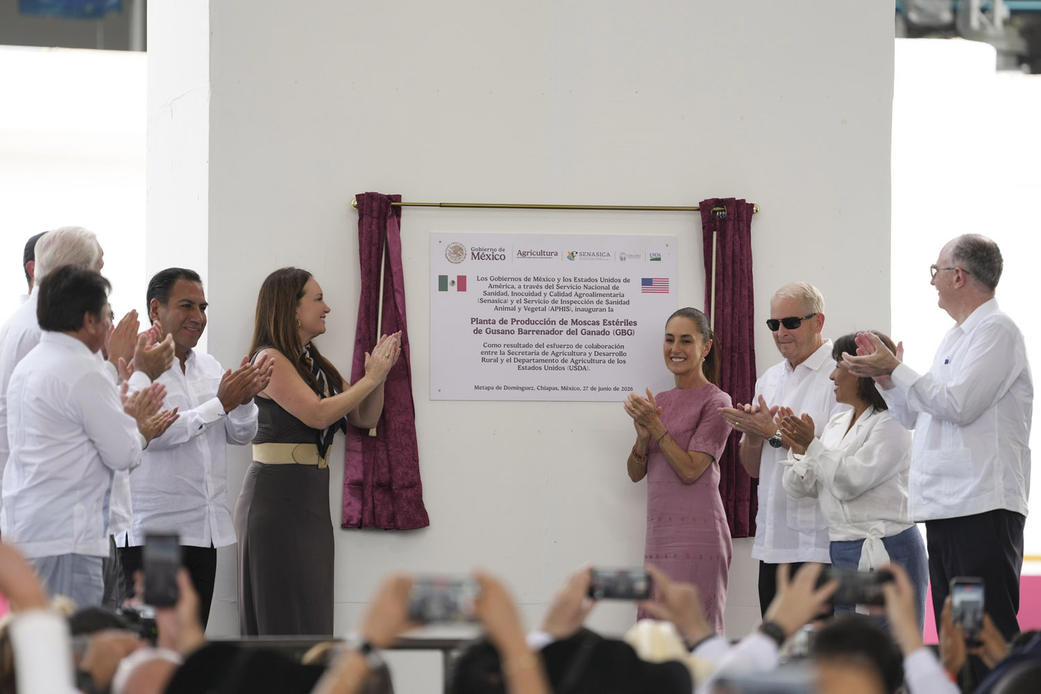 Presidenta CSP, embajador y Secretaria de Agricultura de EU, inauguran en Chiapas planta de producción de moscas estériles del gusano barrenador del ganado…
