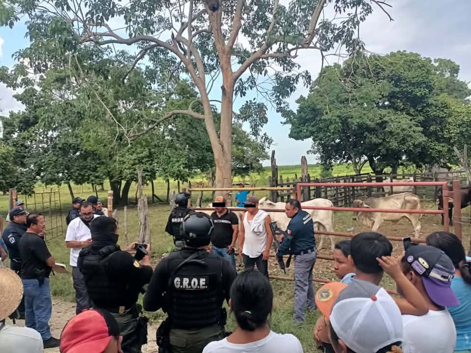 Habitantes de Tamulté de las Sabanas retienen a dos presuntos abigeos; FGE interviene y evita linchamiento