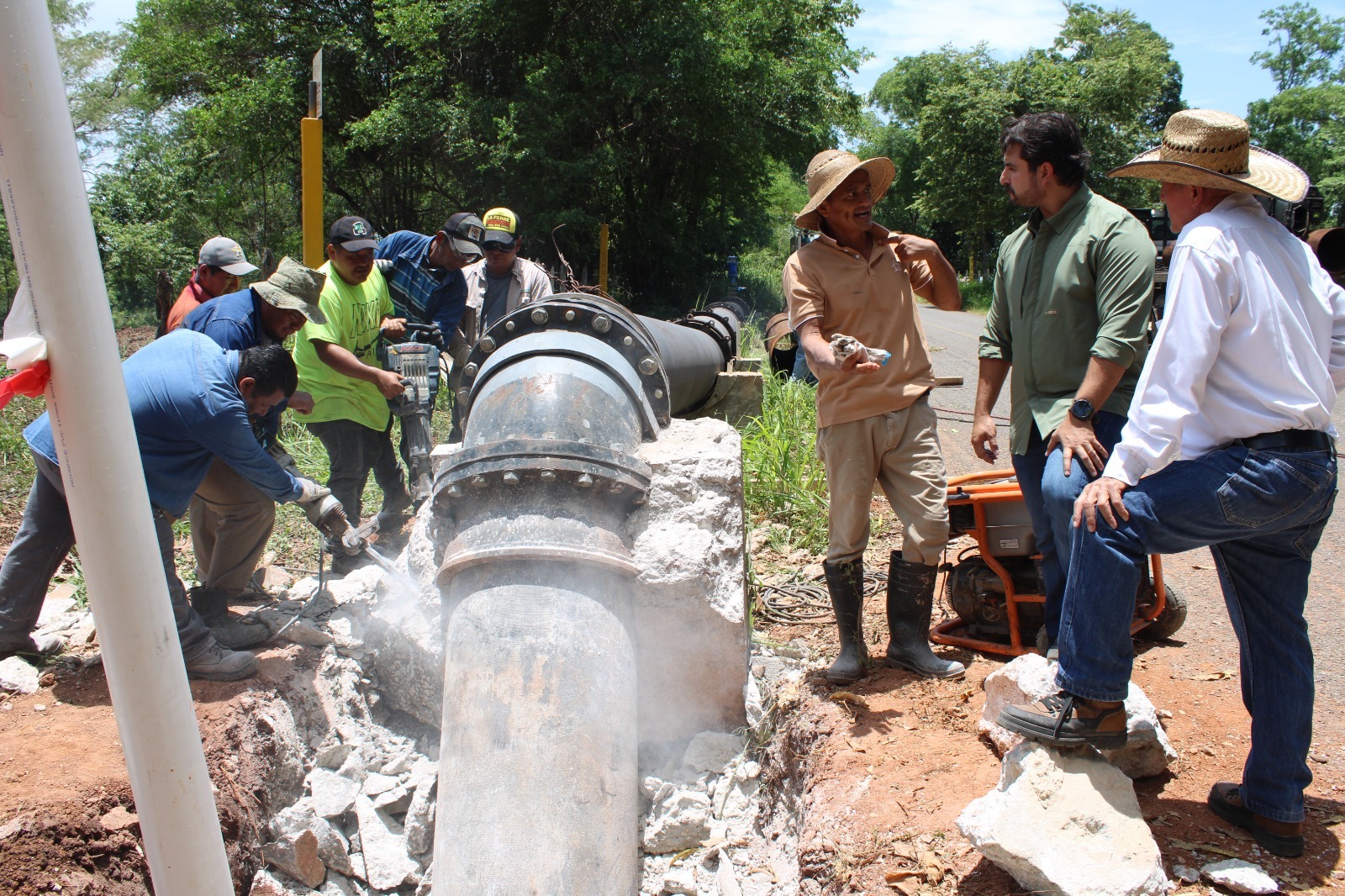 CEAS acelera reparación de línea de agua dañada en Macuspana; buscan restablecer el servicio en Benito Juárez y comunidades vecinas
