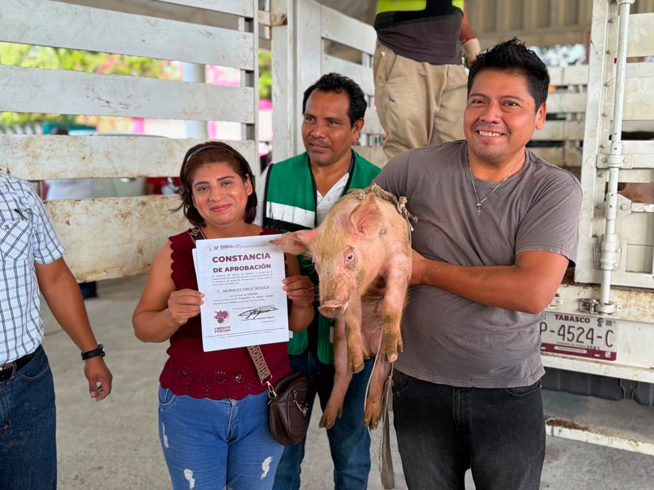 Mujeres chontales fortalecen su economía con programa de crédito porcino en Tabasco