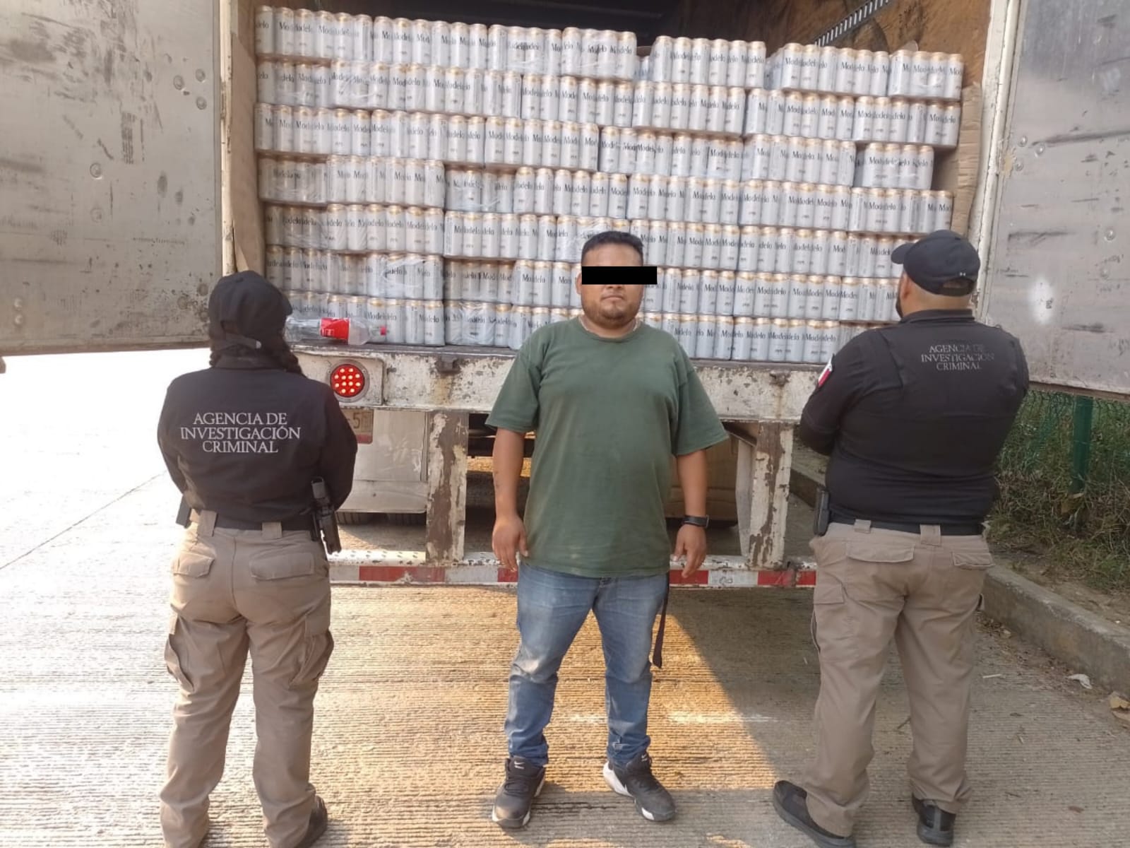 FIRT Olmeca asegura tractocamión con 48 mil latas de cerveza sin acreditar su procedencia en Huimanguillo