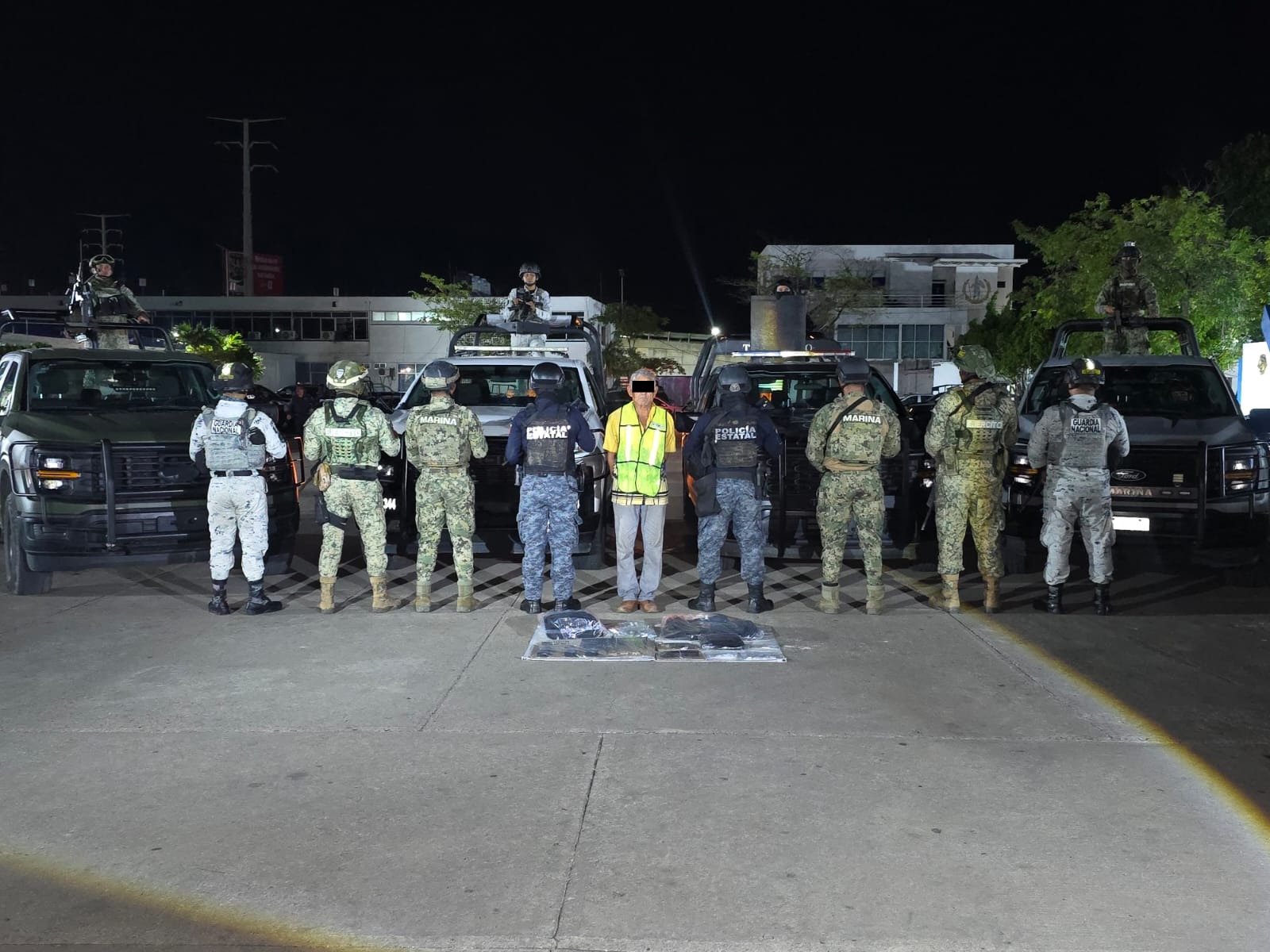 Cae en Centro “El Chato”, con armas, drogas y vehículos irregulares…