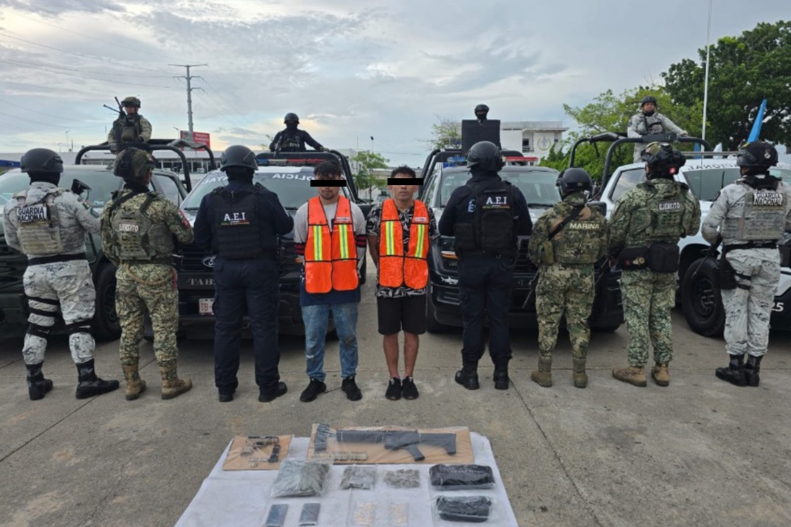 Detienen a dos presuntos generadores de violencia en Centro; aseguran armas, droga y vehículos