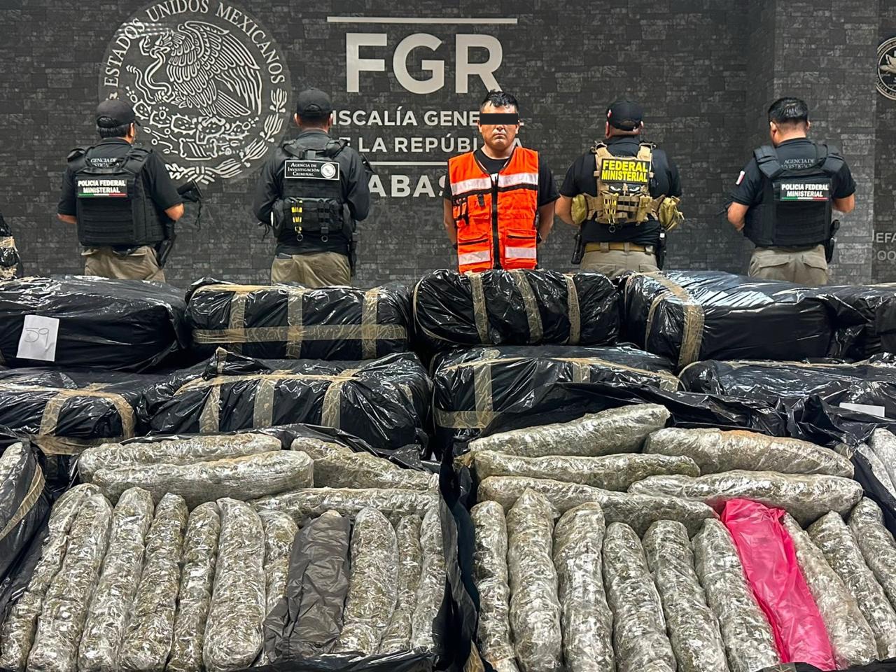 Aseguran más de una tonelada de marihuana en Huimanguillo; hay un detenido
