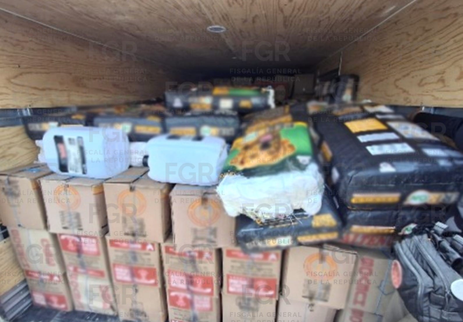 FGR asegura cargamento de pirotecnia en Tabasco; hay dos detenidos